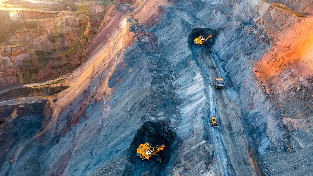 Khai thác lộ thiên và khai thác hầm lò