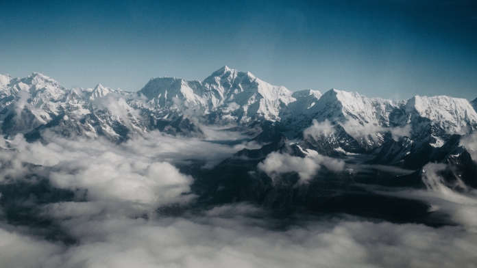 Đỉnh Everest là đỉnh núi cao nhất thế giới