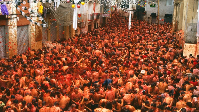 Lễ hội cà chua là một trong những lễ hội kỳ lạ nhất thế giới