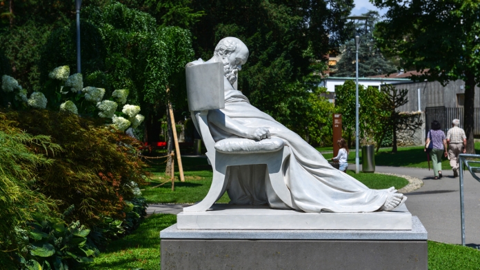Bức tượng Socrates ở công viên tại Thuỵ Sĩ